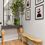 Tova Pearl - Cozy, Modern 2br Apt, Dt, Ultracentral, Chabad Across Street, 20 Min Walk To Old Town *