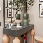 Tova Pearl - Cozy, Modern 2br Apt, Dt, Ultracentral, Chabad Across Street, 20 Min Walk To Old Town アパート *