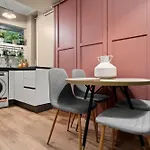 Tova Pearl - Cozy, Modern 2br Apt, Dt, Ultracentral, Chabad Across Street, 20 Min Walk To Old Town ブカレスト