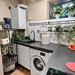 Tova Pearl - Cozy, Modern 2br Apt, Dt, Ultracentral, Chabad Across Street, 20 Min Walk To Old Town *