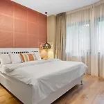 Tova Pearl - Cozy, Modern 2br Apt, Dt, Ultracentral, Chabad Across Street, 20 Min Walk To Old Town アパート ブカレスト