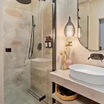 アパート Tova Pearl - Cozy, Modern 2br Apt, Dt, Ultracentral, Chabad Across Street, 20 Min Walk To Old Town ブカレスト
