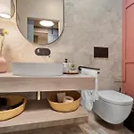 Tova Pearl - Cozy, Modern 2br Apt, Dt, Ultracentral, Chabad Across Street, 20 Min Walk To Old Town * ブカレスト