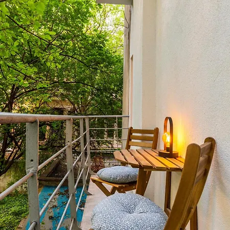 Tova Pearl - Cozy, Modern 2br Apt, Dt, Ultracentral, Chabad Across Street, 20 Min Walk To Old Town Apartment