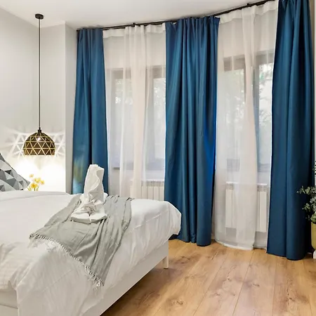 Tova Pearl - Cozy, Modern 2br Apt, Dt, Ultracentral, Chabad Across Street, 20 Min Walk To Old Town *