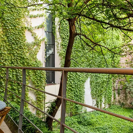 Tova Pearl - Cozy, Modern 2br Apt, Dt, Ultracentral, Chabad Across Street, 20 Min Walk To Old Town * Bukareszt