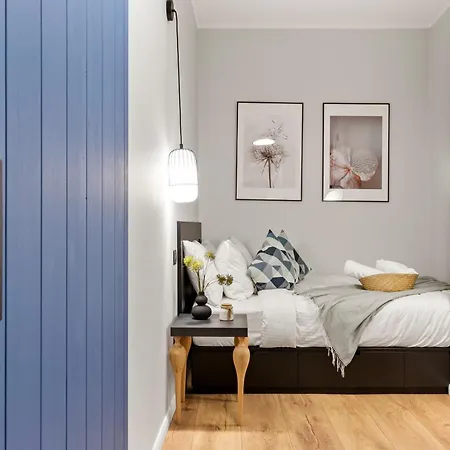 Tova Pearl - Cozy, Modern 2br Apt, Dt, Ultracentral, Chabad Across Street, 20 Min Walk To Old Town