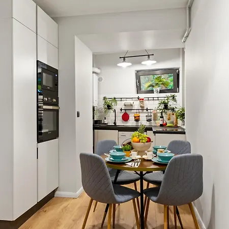 Tova Pearl - Cozy, Modern 2br Apt, Dt, Ultracentral, Chabad Across Street, 20 Min Walk To Old Town Apartment Bucharest