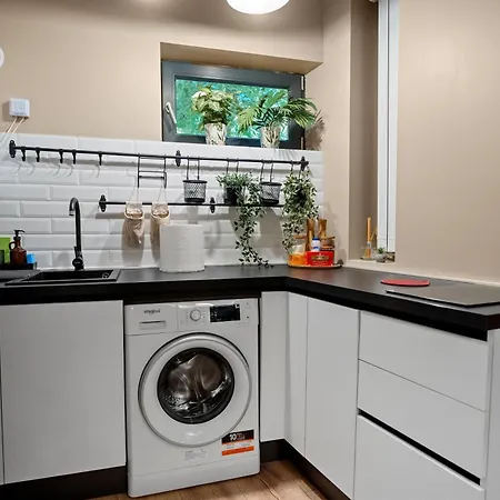 Tova Pearl - Cozy, Modern 2br Apt, Dt, Ultracentral, Chabad Across Street, 20 Min Walk To Old Town