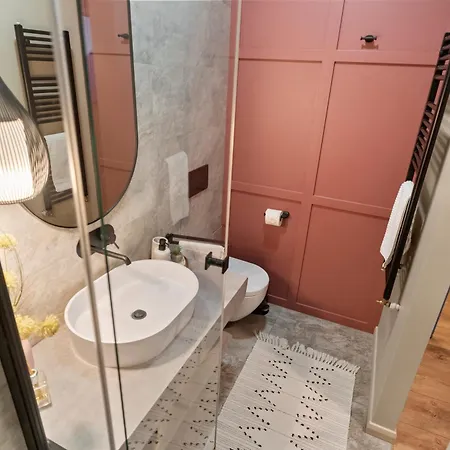 Daire Tova Pearl - Cozy, Modern 2br Apt, Dt, Ultracentral, Chabad Across Street, 20 Min Walk To Old Town *