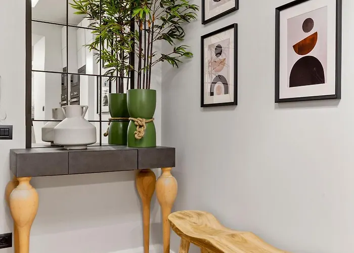 Tova Pearl - Cozy, Modern 2br Apt, Dt, Ultracentral, Chabad Across Street, 20 Min Walk To Old Town *