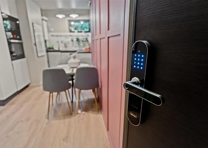 Tova Pearl - Cozy, Modern 2br Apt, Dt, Ultracentral, Chabad Across Street, 20 Min Walk To Old Town Apartament Bucureşti