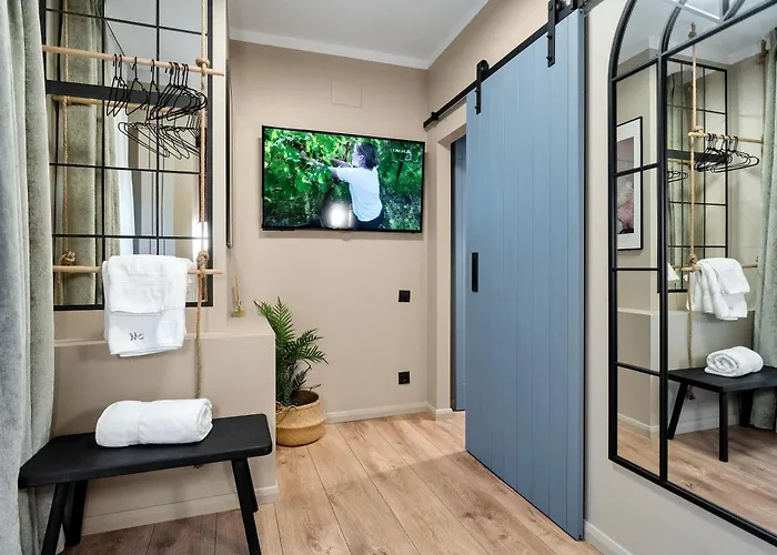 Apartament Tova Pearl - Cozy, Modern 2br Apt, Dt, Ultracentral, Chabad Across Street, 20 Min Walk To Old Town Bucureşti