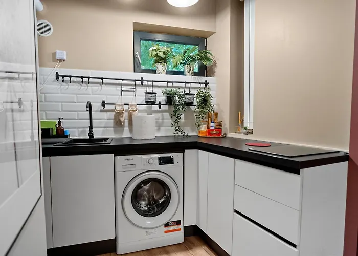 Tova Pearl - Cozy, Modern 2br Apt, Dt, Ultracentral, Chabad Across Street, 20 Min Walk To Old Town