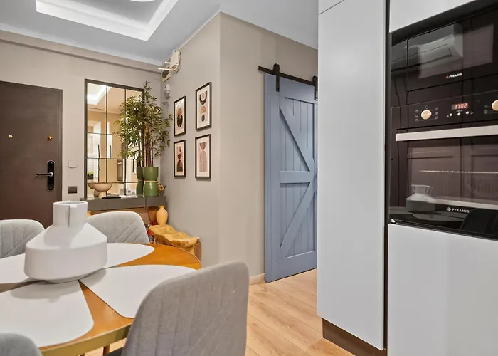 Tova Pearl - Cozy, Modern 2br Apt, Dt, Ultracentral, Chabad Across Street, 20 Min Walk To Old Town Apartament