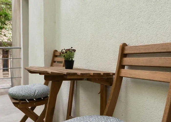 Tova Pearl - Cozy, Modern 2br Apt, Dt, Ultracentral, Chabad Across Street, 20 Min Walk To Old Town *