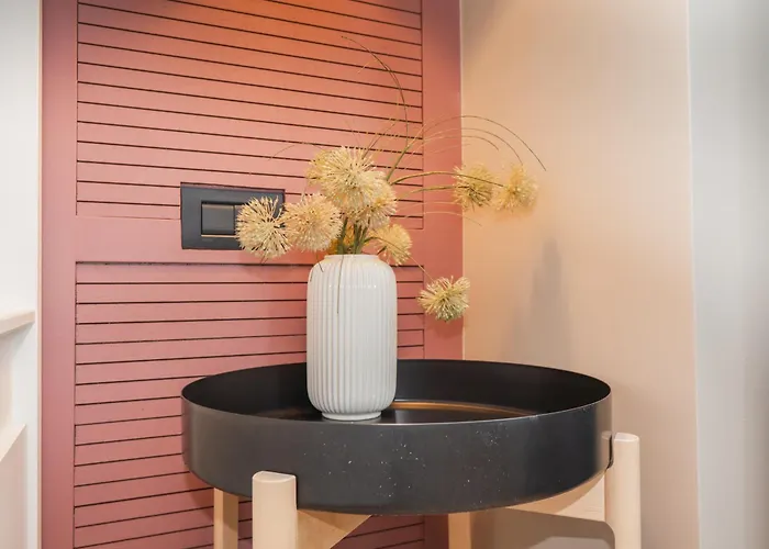 Tova Pearl - Cozy, Modern 2br Apt, Dt, Ultracentral, Chabad Across Street, 20 Min Walk To Old Town