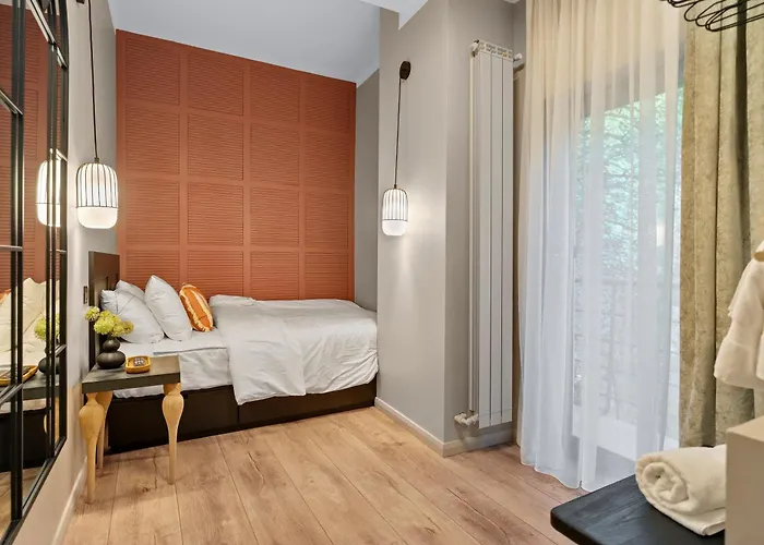 Tova Pearl - Cozy, Modern 2br Apt, Dt, Ultracentral, Chabad Across Street, 20 Min Walk To Old Town Apartmán Bukurešť