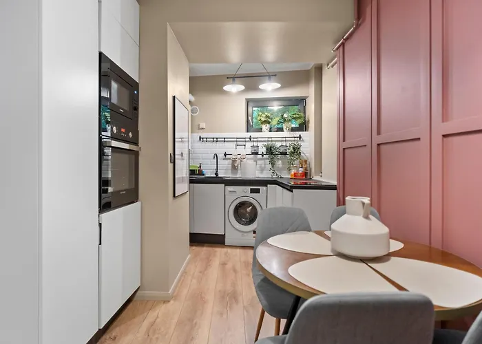 Apartament Tova Pearl - Cozy, Modern 2br Apt, Dt, Ultracentral, Chabad Across Street, 20 Min Walk To Old Town Bucureşti