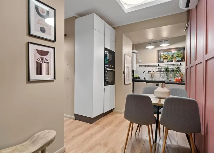 Tova Pearl - Cozy, Modern 2br Apt, Dt, Ultracentral, Chabad Across Street, 20 Min Walk To Old Town Bukurešť