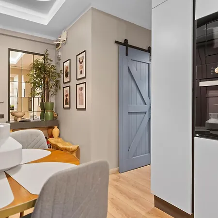 Tova Pearl - Cozy, Modern 2br Apt, Dt, Ultracentral, Chabad Across Street, 20 Min Walk To Old Town Appartement