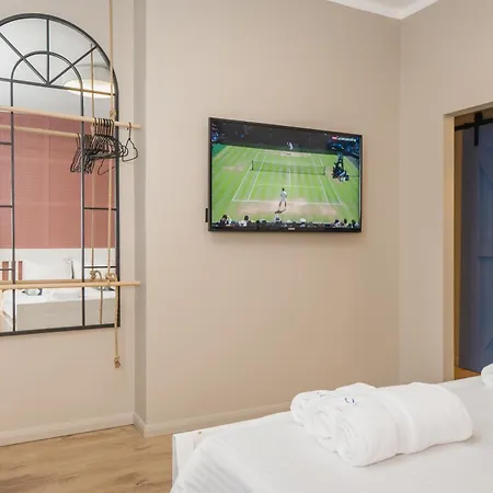 Tova Pearl - Cozy, Modern 2br Apt, Dt, Ultracentral, Chabad Across Street, 20 Min Walk To Old Town Bükreş