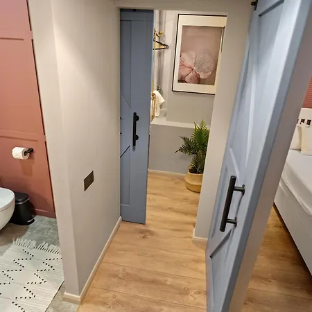 Daire Tova Pearl - Cozy, Modern 2br Apt, Dt, Ultracentral, Chabad Across Street, 20 Min Walk To Old Town Bükreş