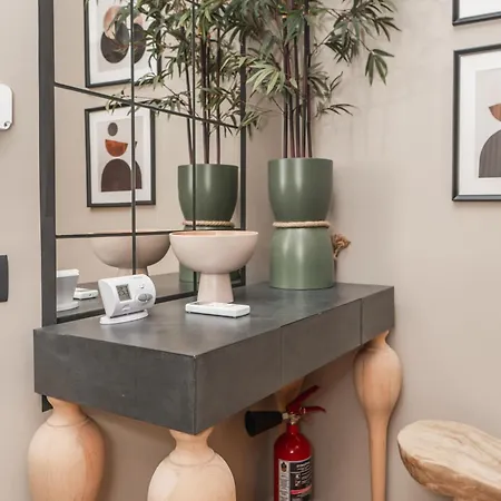 Tova Pearl - Cozy, Modern 2br Apt, Dt, Ultracentral, Chabad Across Street, 20 Min Walk To Old Town Appartement *