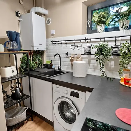 Tova Pearl - Cozy, Modern 2br Apt, Dt, Ultracentral, Chabad Across Street, 20 Min Walk To Old Town *