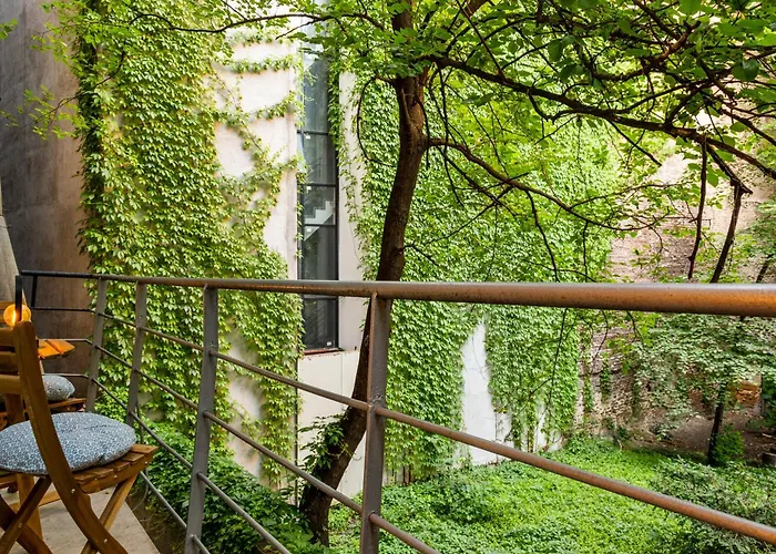 Tova Pearl - Cozy, Modern 2br Apt, Dt, Ultracentral, Chabad Across Street, 20 Min Walk To Old Town * Bukarest