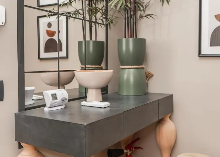 Tova Pearl - Cozy, Modern 2br Apt, Dt, Ultracentral, Chabad Across Street, 20 Min Walk To Old Town Apartman *